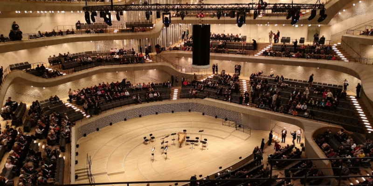 Hamburg: Kent Nagano & The Sleeping Beauty - 1 Ticket in 2nd category for the concert at the Elbphilarmonie + 1 Ticket 3rd category for the ballet at the Staatsoper + 2 nights in 4* Hotel Barcelò Hamburg or similar in double room breakfast included (29-31/01/2023)