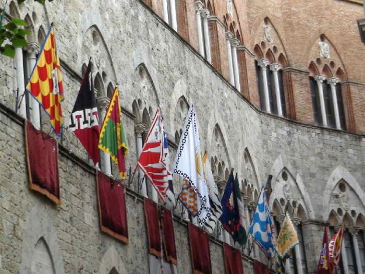 Palio di Siena - Standing position on a large terrace in the roof of a tower + 1 night in 3-4* hotel in double room, breakfast included