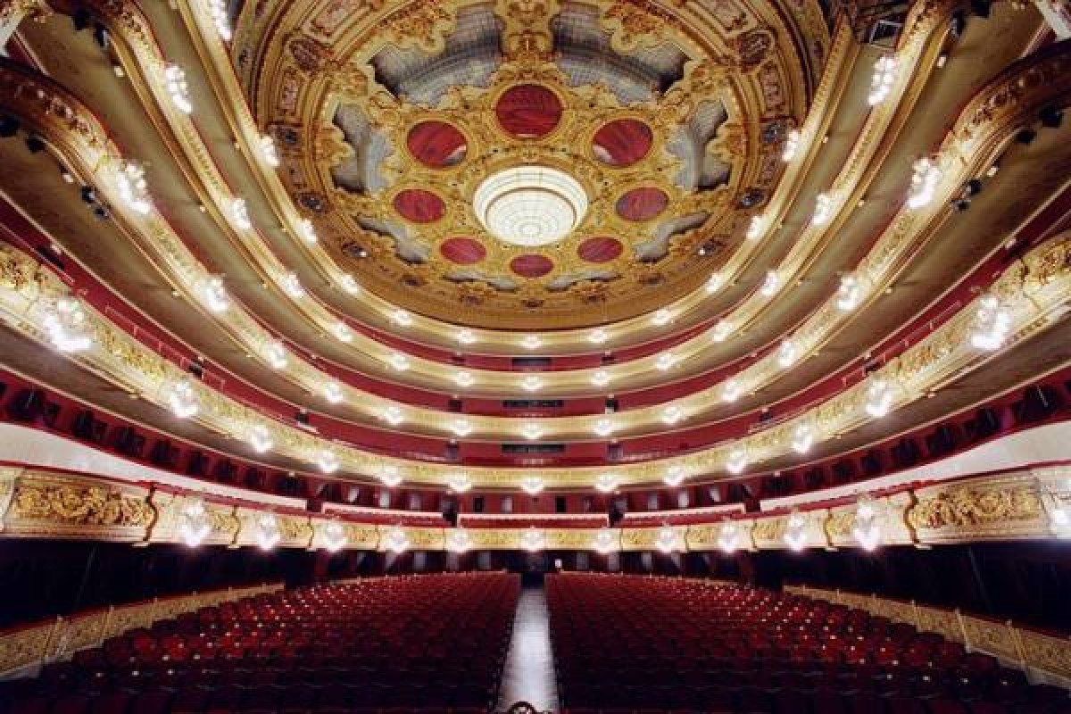 Adriana Lecouvreur with Jonas Kaufmann - Ticket in Amphitheater Zone 3 + 2 nights in 3* Hotel Arc Rambla or similar in double room, breakfast included