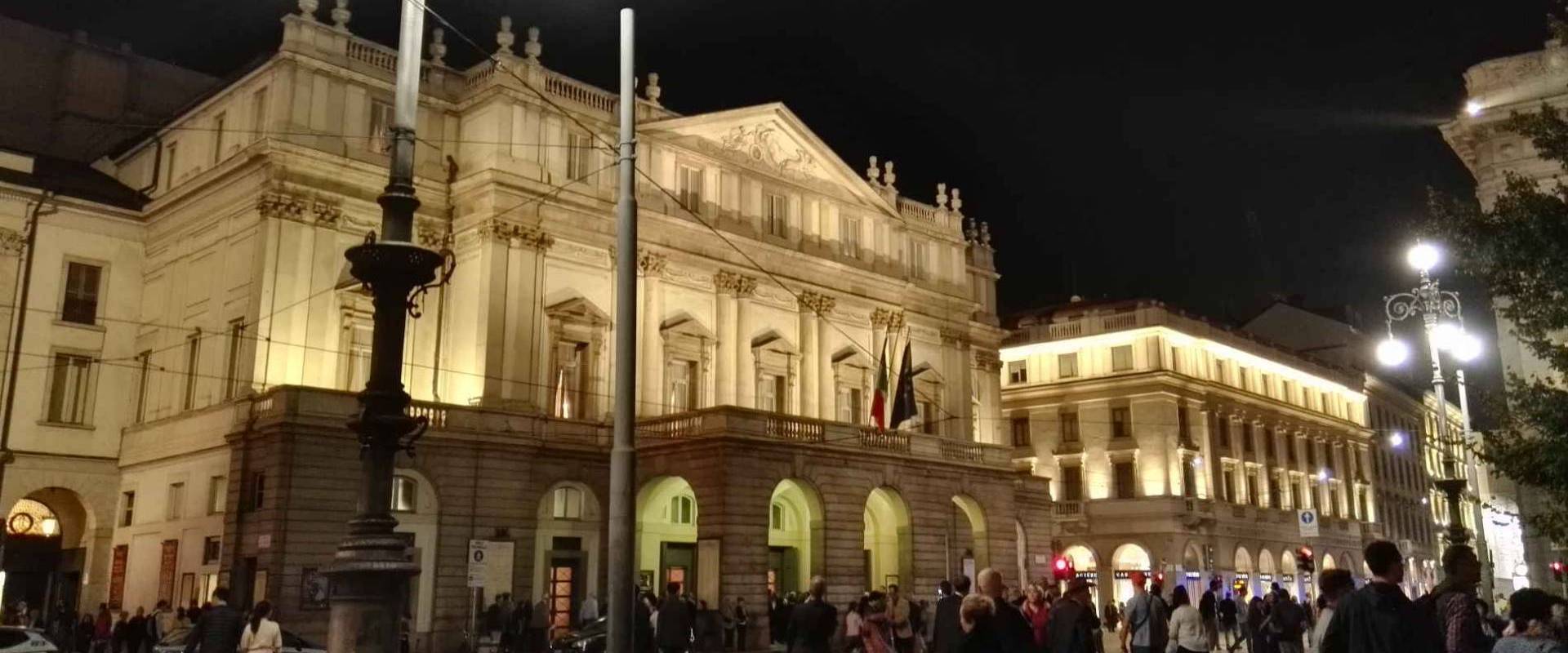 <span>Teatro alla Scala</span><span>A new season is waiting for you!</span>
