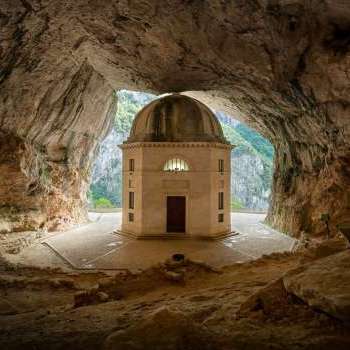 Tempio di Valadier, Genga